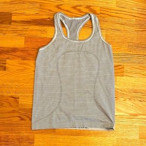 Lululemon tank top white and black stripes size 10